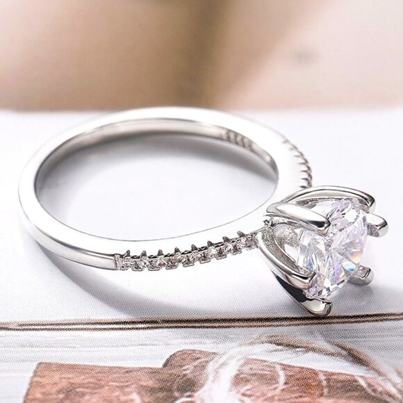 🔥DIAMOND SOLITAIRE FLOWER ROUND BRILLIANT CUT CZ WEDDING RING, K766 - Picture 1 of 9